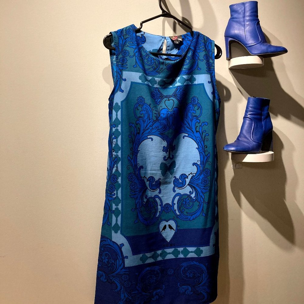 YUMI — Damask-esque Sleeveless Shift Dress